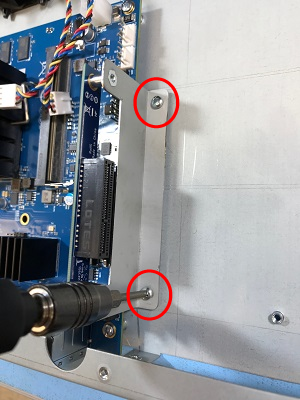 ../_images/xg-7100-1u-attach-bracket.png