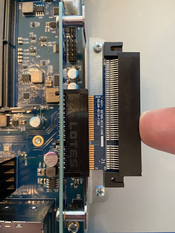 ../_images/xg-7100-1u-extender-into-riser.jpg