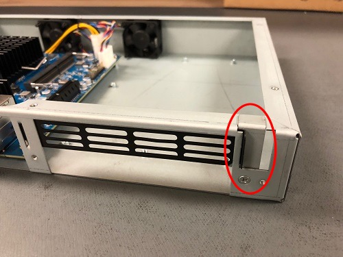 ../_images/xg-7100-1u-l-bracket.jpg