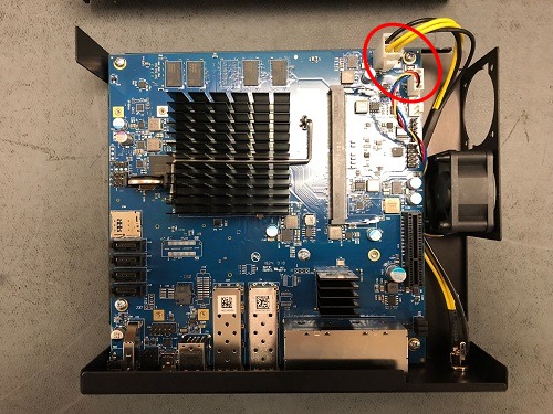 ../_images/xg-7100-ps-fan-connector.jpg